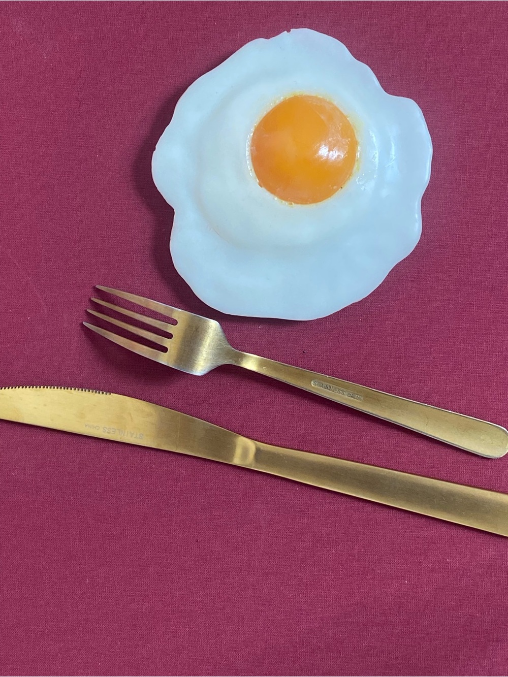 Puppets & Puppets Resin Egg with DIY Brooch Back